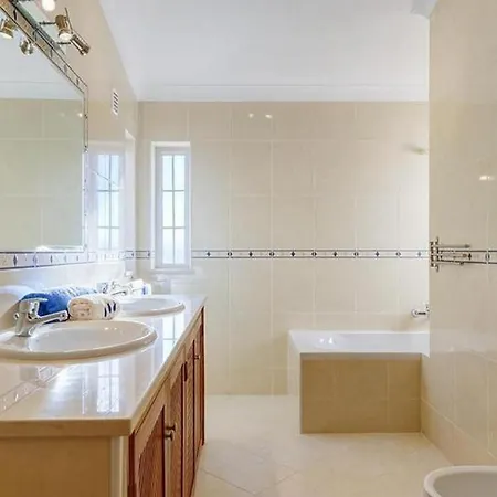 Mikael - Free Wi-fi - Aircon - Private Pool By Bedzy 빌라 알부페이라