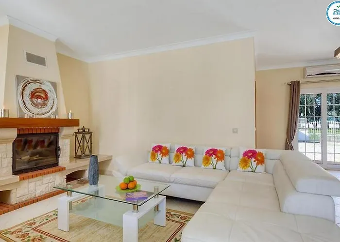 Villa Mikael - Free Wi-fi - Aircon - Private Pool By Bedzy