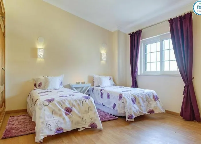 Mikael - Free Wi-fi - Aircon - Private Pool By Bedzy *