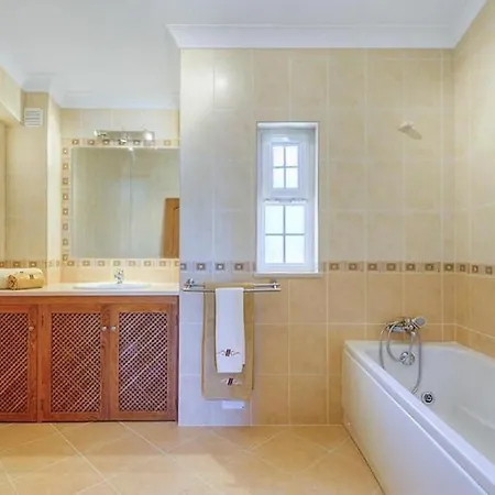 Βίλα Mikael - Free Wi-fi - Aircon - Private Pool By Bedzy Αλμπουφέιρα