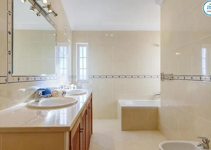 Mikael - Free Wi-fi - Aircon - Private Pool By Bedzy Villa Albufeira